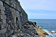 Die eindrückliche Mauer des Fort de Cornouailles